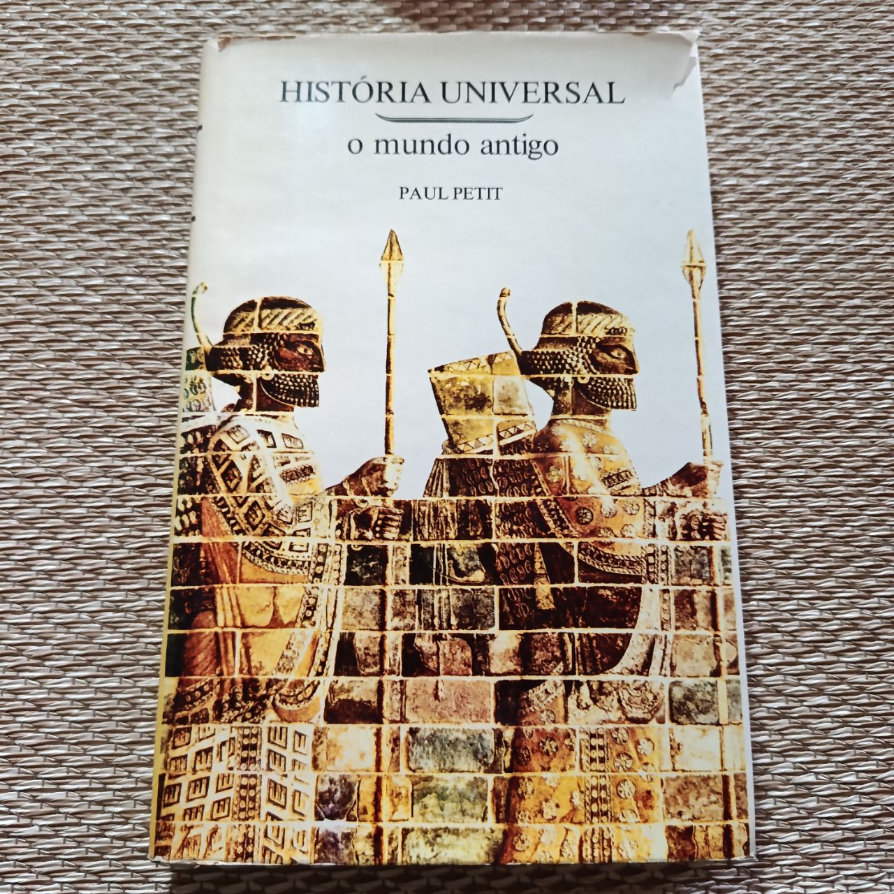 "História Universal: O Mundo Antigo" — Paul Petit