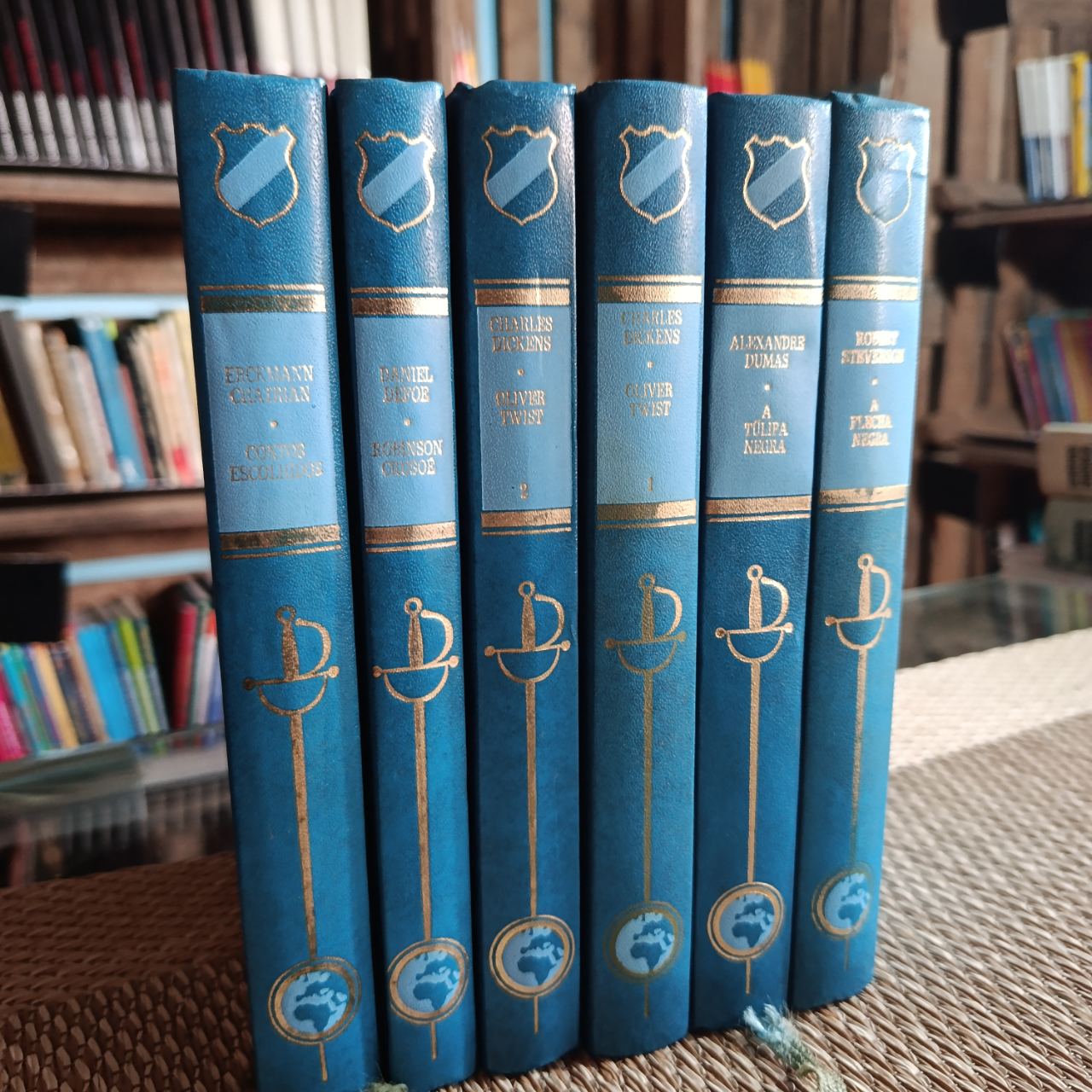 Coleção Grandes Romances para a Juventude (Lote de 6 Volumes)Vários (Charles Dickens, Alexandre Dumas, Daniel Defoe, R. L. Stevenson, Erckmann-Chatrian)