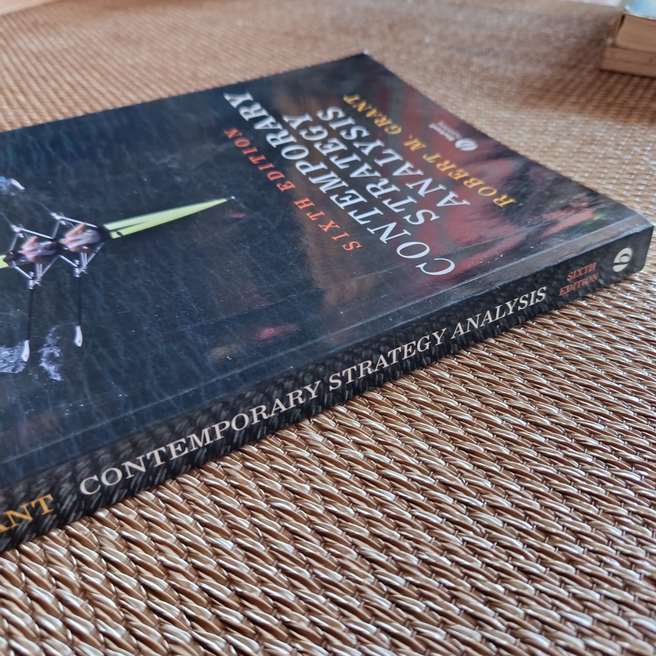 Contemporary Strategy Analysis Robert M. Grant (2/4)